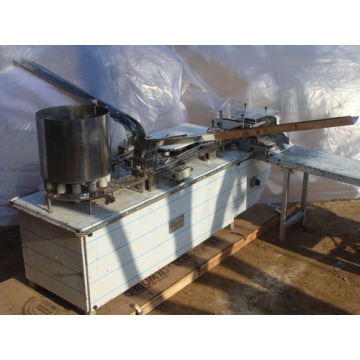 Biscuit Sandwiching Machine