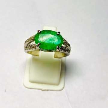 Emerald ring 